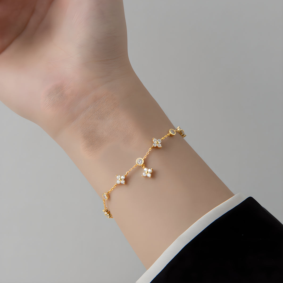 S925 Sterling Silver Four-Leaf Clover Zircon Bracelet Floral Design