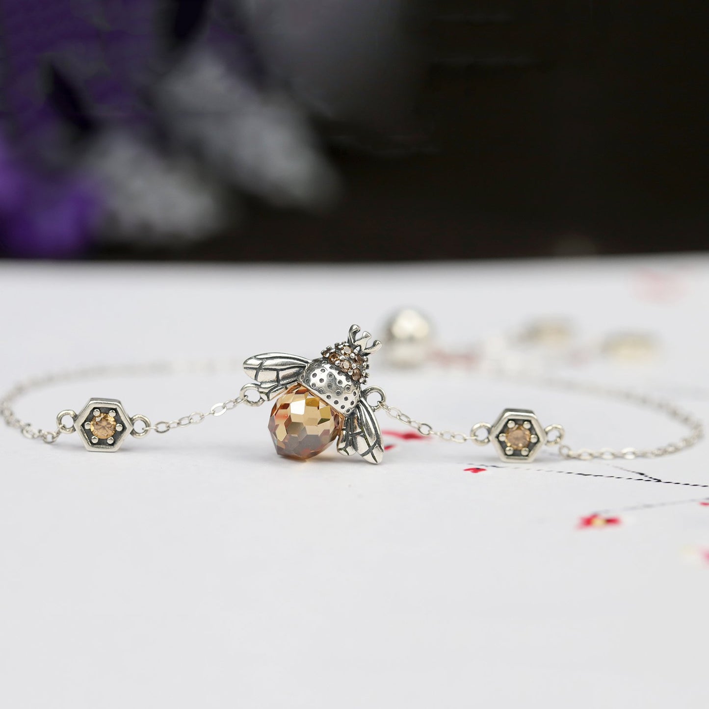 Lovely Bee Kiss Bracelet