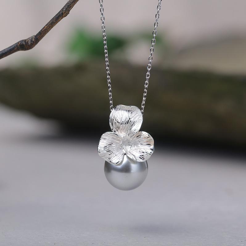 Retro Handmade Flower Pearl Necklace