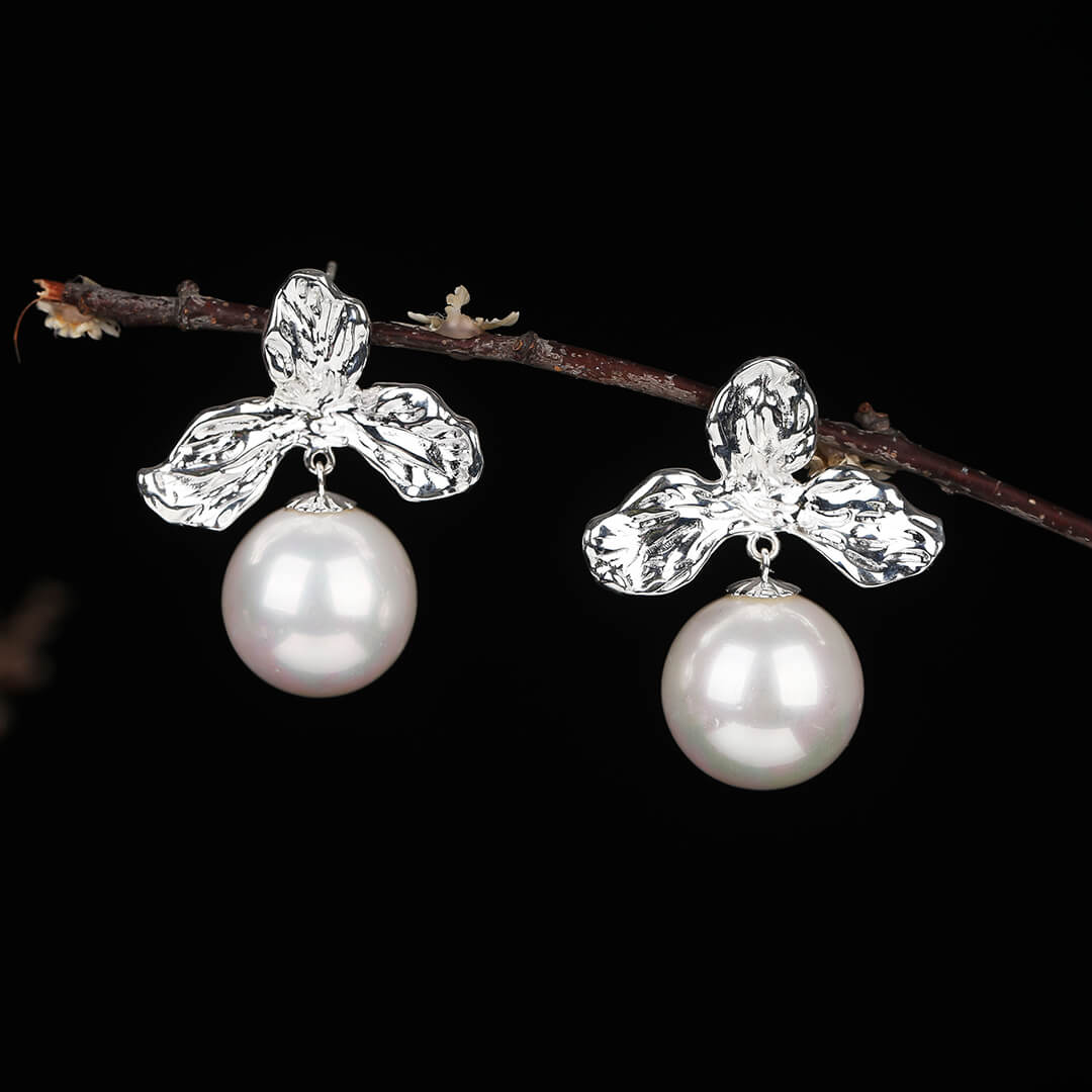 Mother of Pearl Flower Silver Stud Earrings