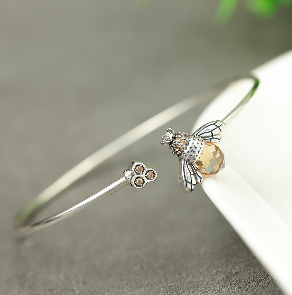 LUXYIN | Lovely Bee Kiss Bangle, Zircon Bee Bracelet