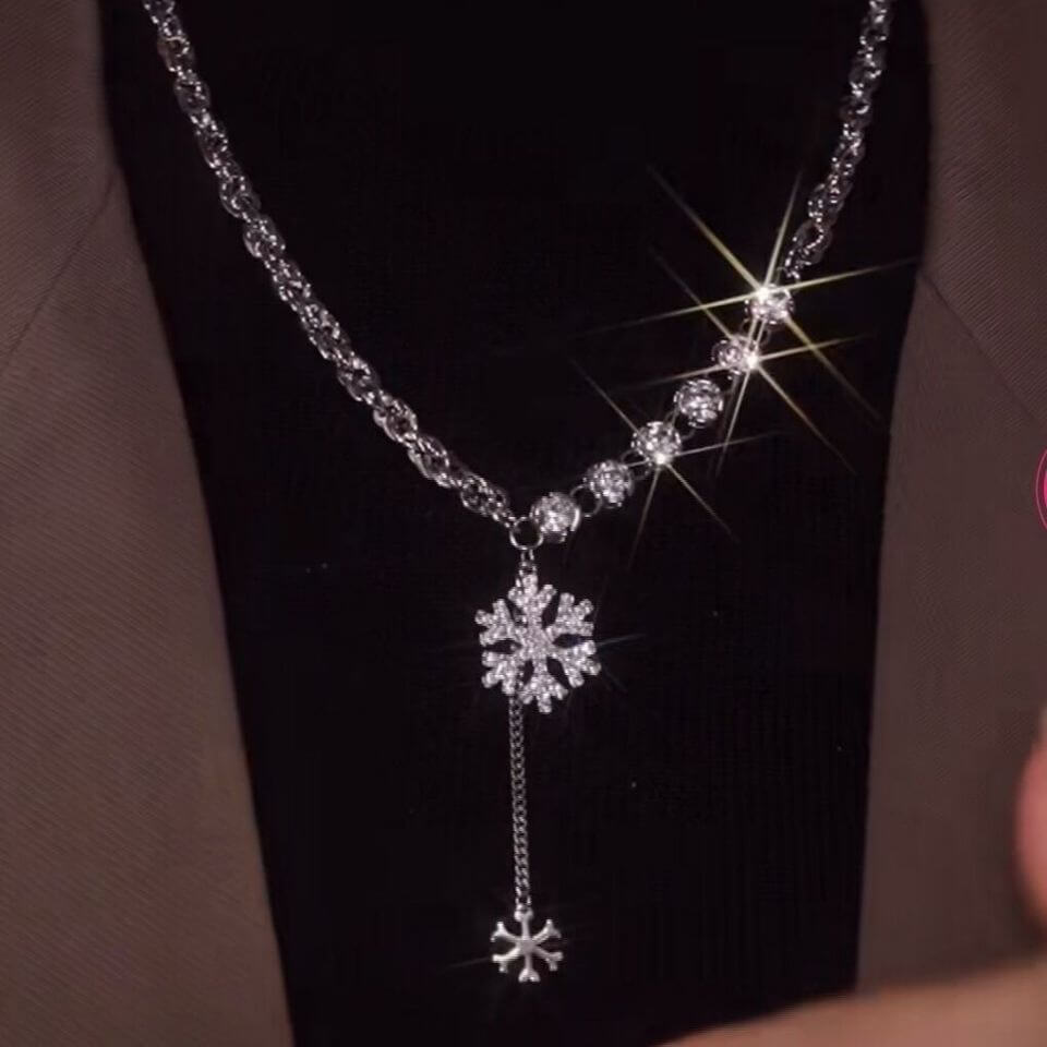 Silver Snowflake Crystal Necklace Zircon Pendant for Sale - LUXYIN