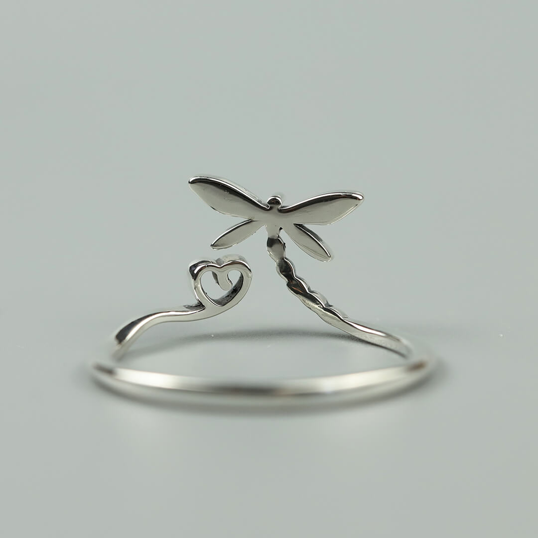 Anillo abierto de plata con corazón de libélula vintage