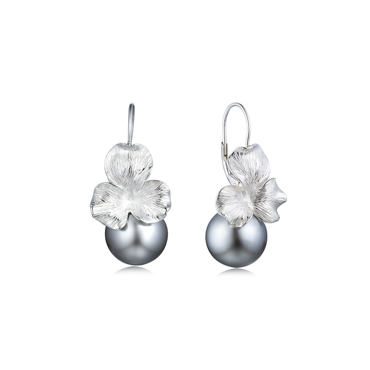 Aretes colgantes de perlas con flores retro