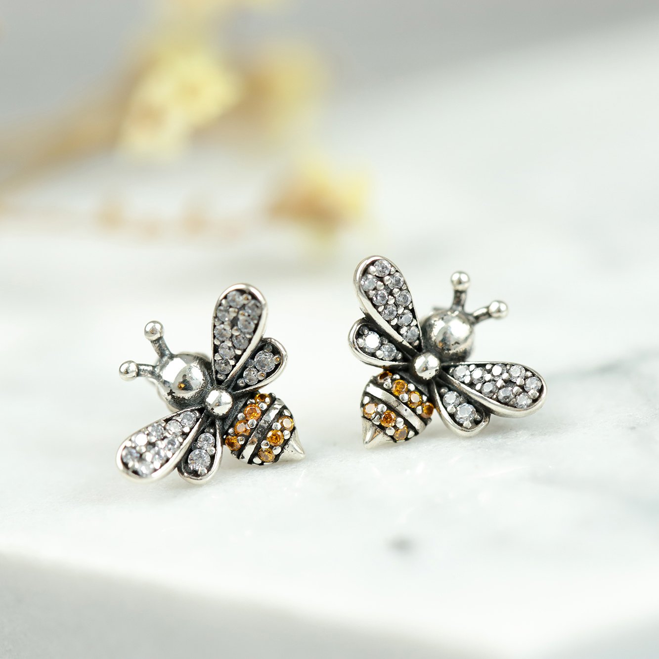 Lovely Bee Kiss Stud Earrings