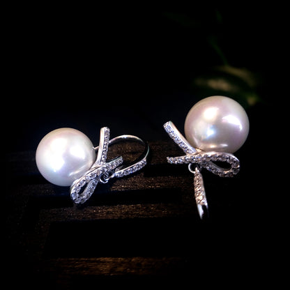 Pendientes colgantes de perla con lazo precioso 