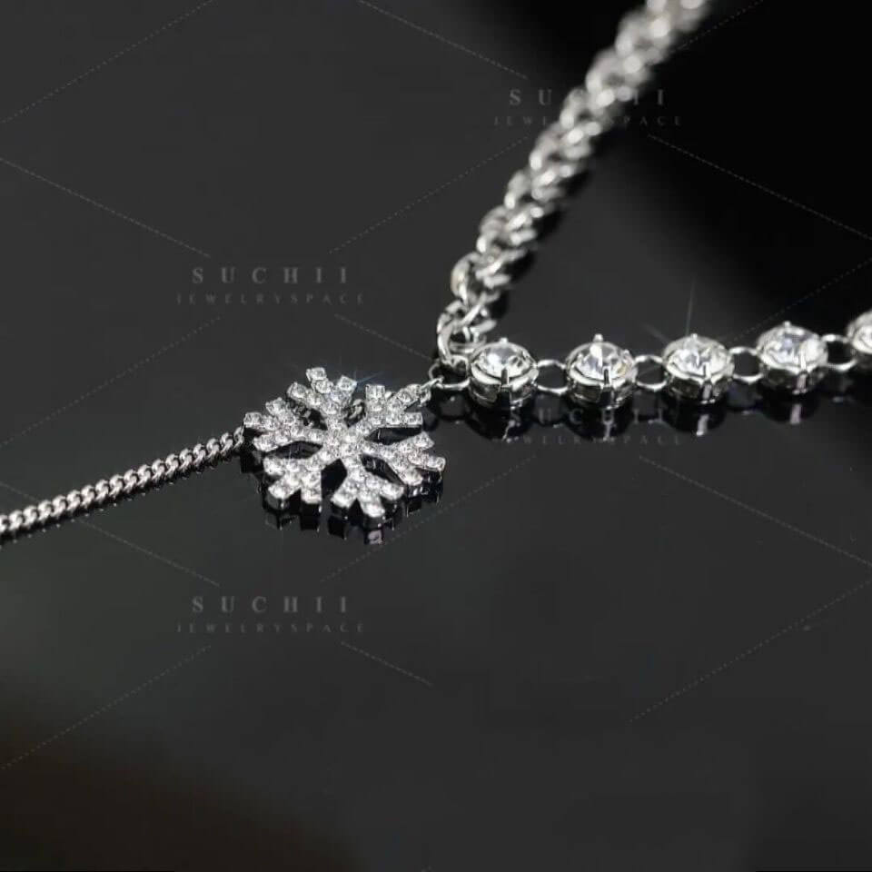 Silver Snowflake Crystal Necklace Zircon Pendant for Sale - LUXYIN