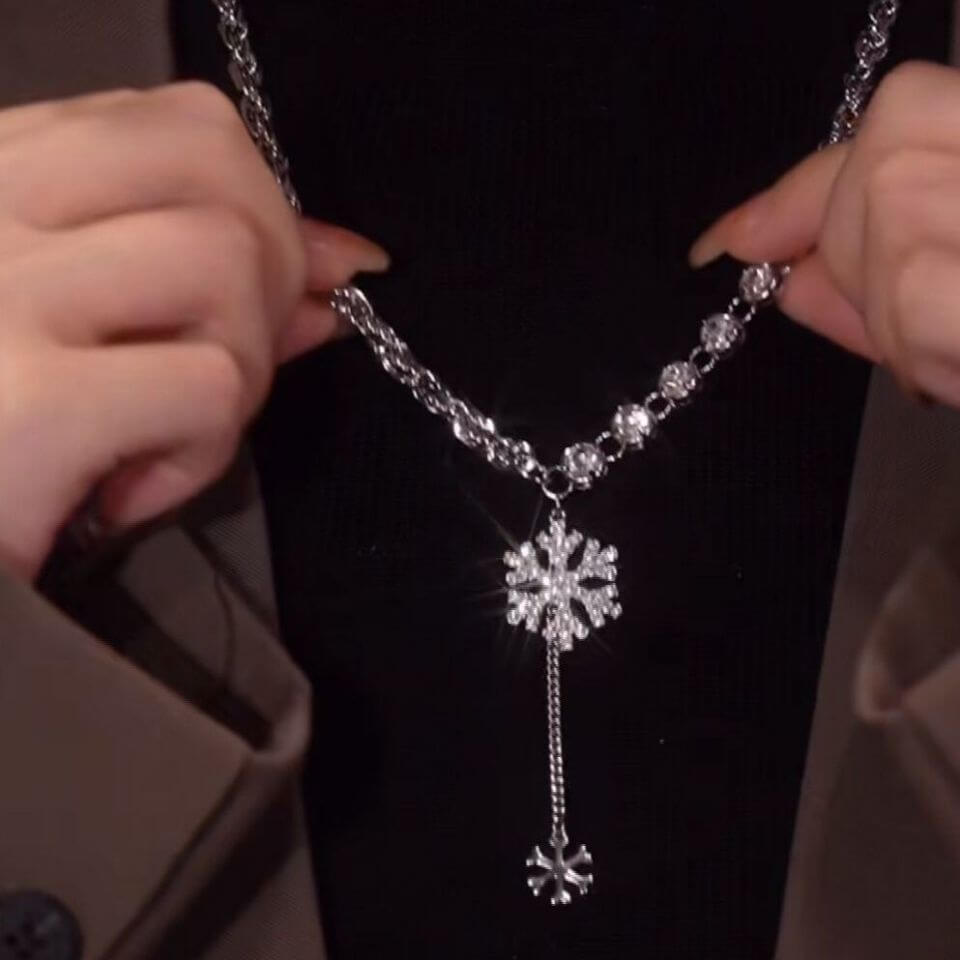 Silver Snowflake Crystal Necklace Zircon Pendant for Sale - LUXYIN