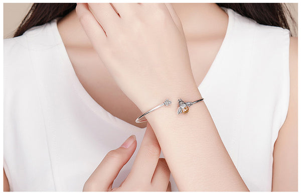 Lovely Bee Kiss Bangle